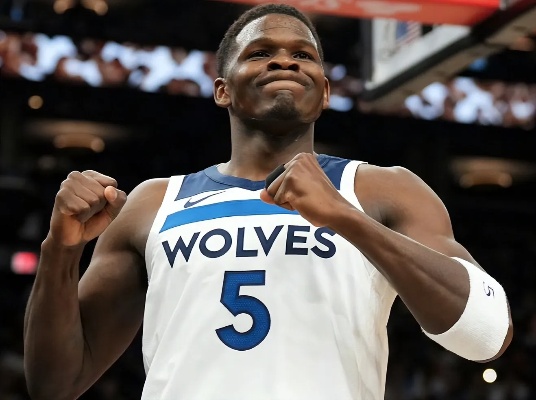 普雷斯顿-逆转狼队,取得关键胜利的简单介绍 普雷斯顿-逆转狼队,取得关键胜利的简单介绍