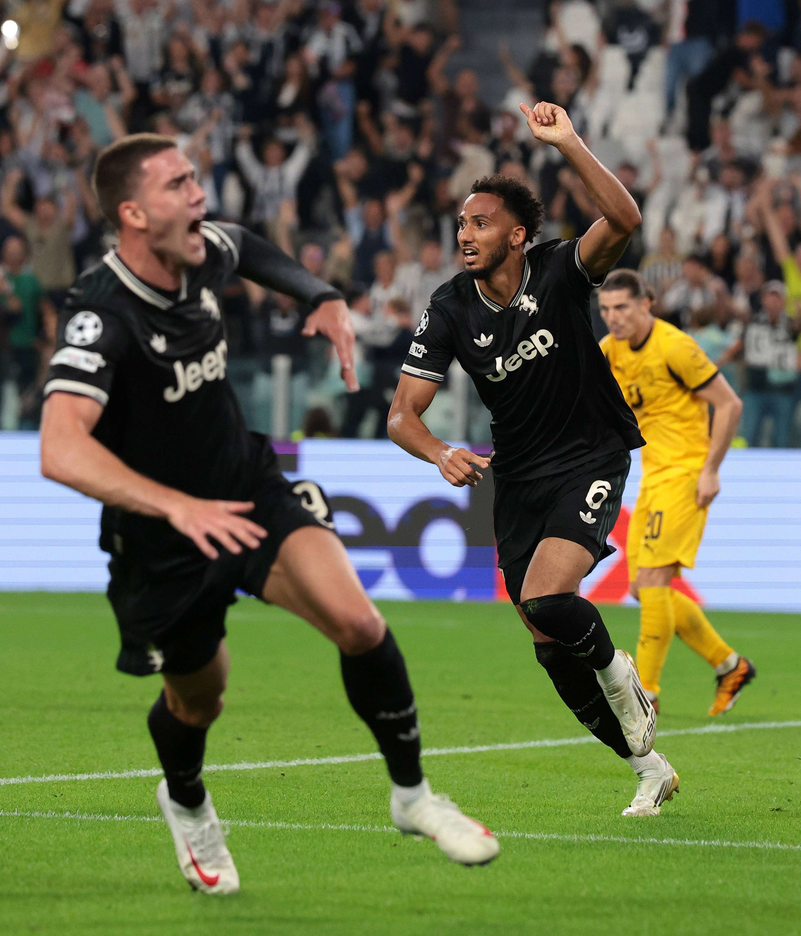 马赛球员在比赛中表现出色,受到球迷赞扬 马赛球员在比赛中表现出色,受到球迷赞扬