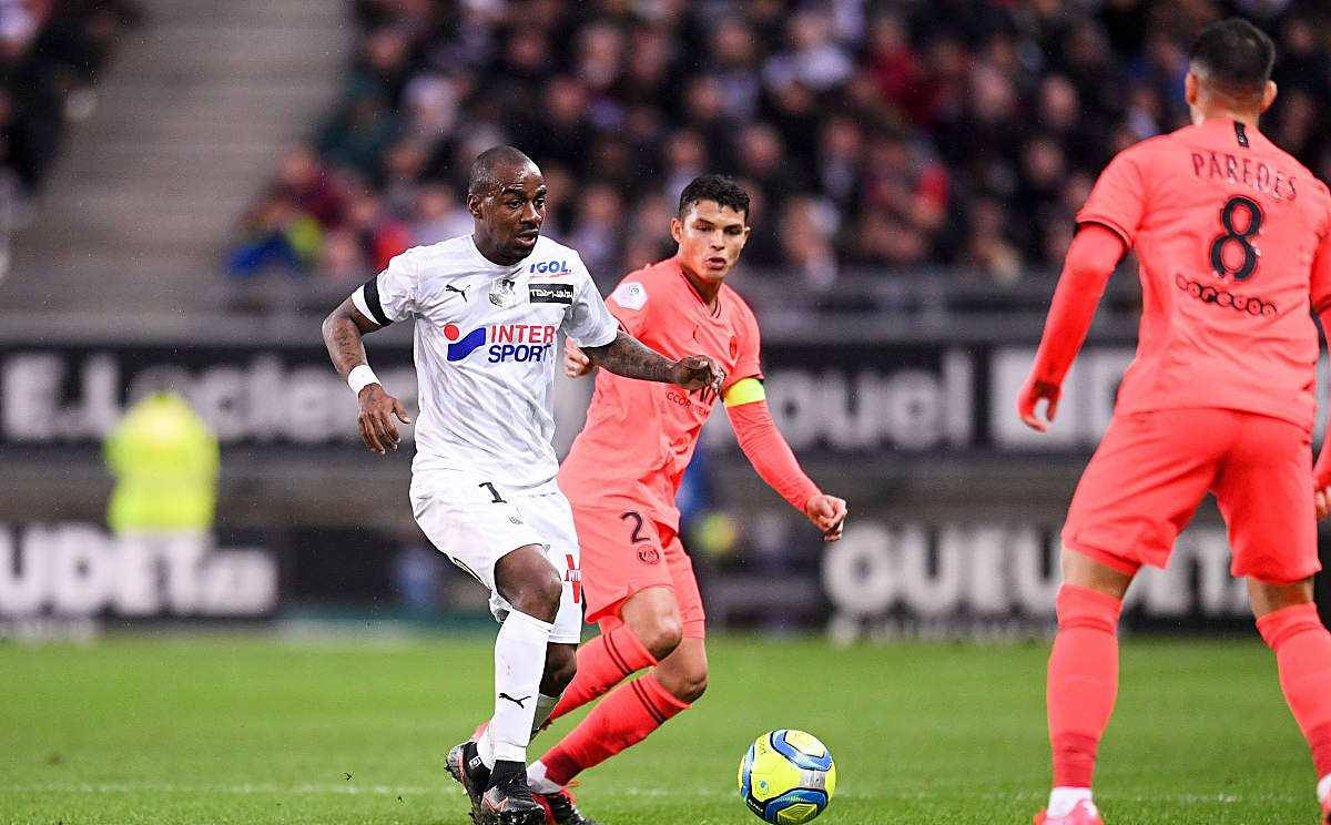 关于亚眠客场胜利，迈向联赛前列的信息