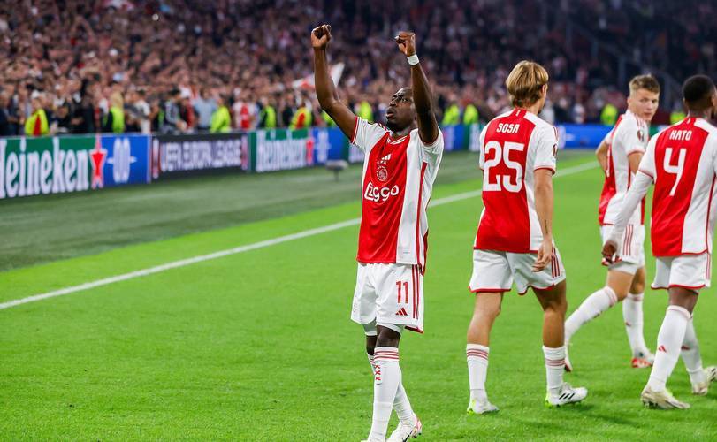 阿贾克斯喜迎胜利！荷甲力压击败对手