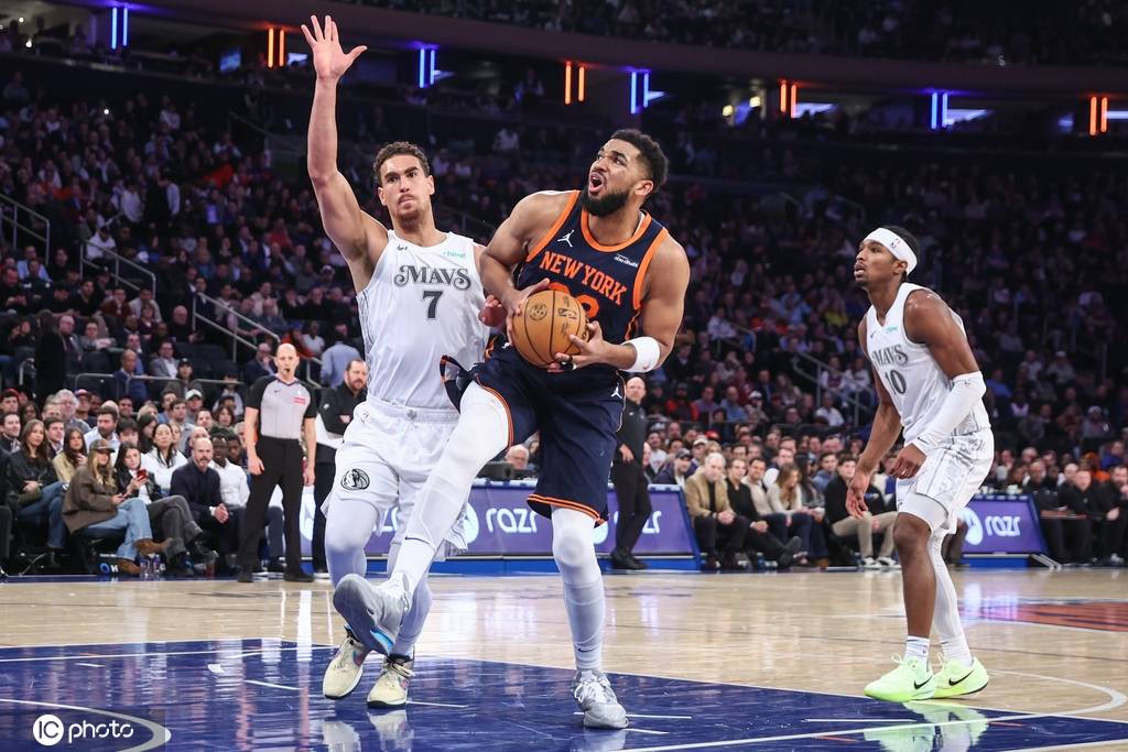 爱游戏网页版入口-尼克斯负于湖人，戴维斯再次砍下30+继续领跑得分榜的简单介绍