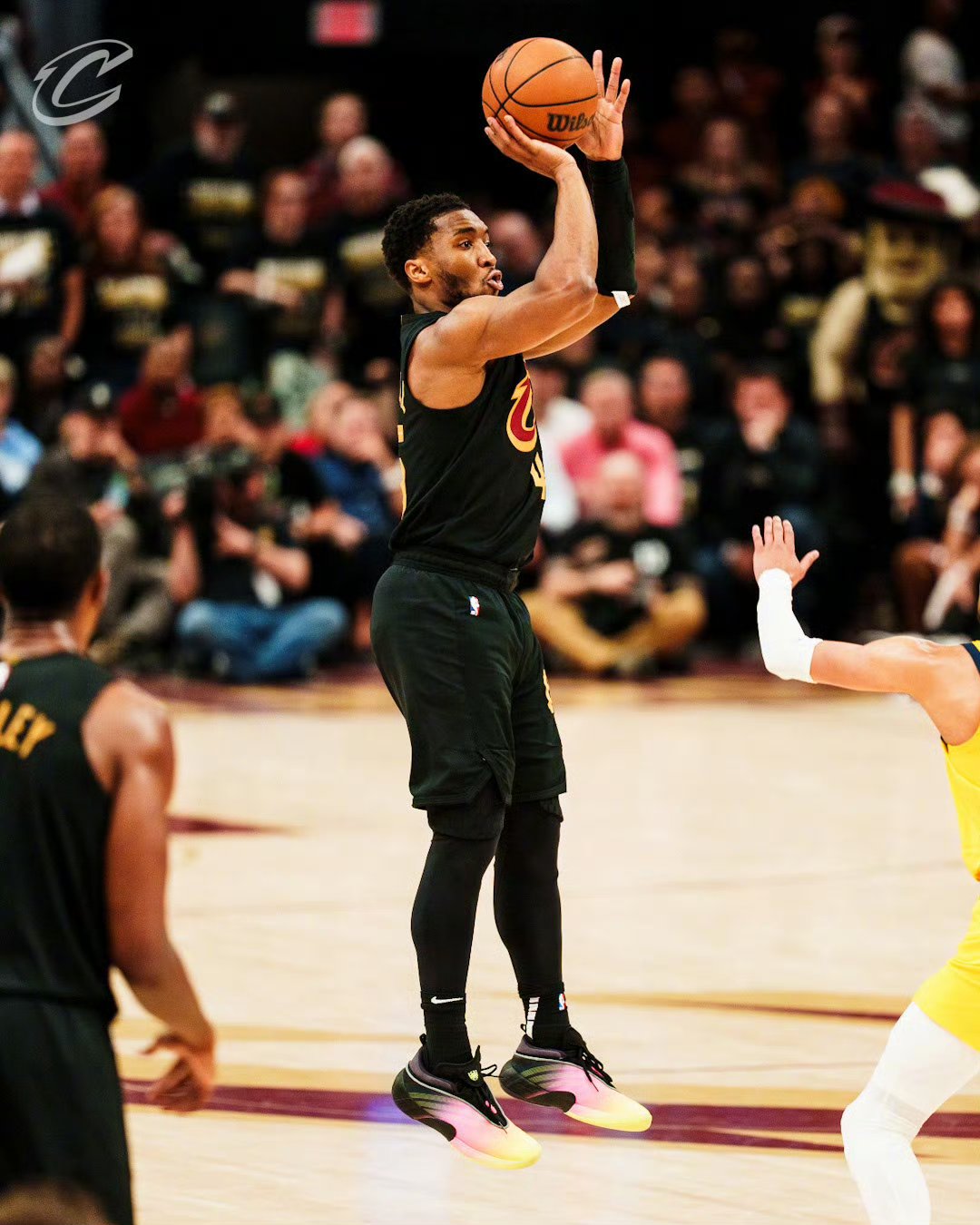 爵士击败开拓者,逆转取胜 爵士击败开拓者,逆转取胜