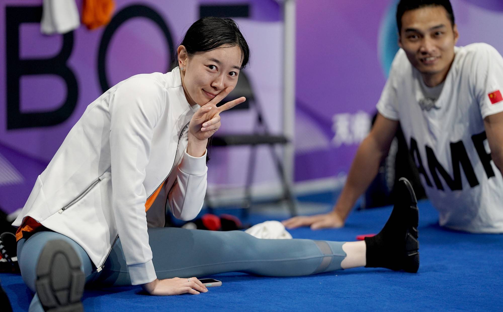 包含亚洲游泳选手创造佳绩，赢得国际赞誉的词条