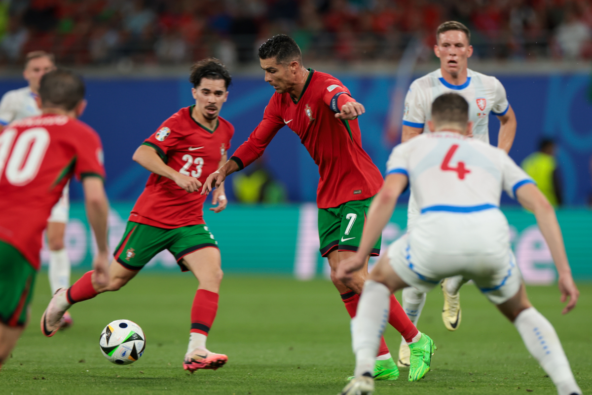 包含葡萄牙豪门遭遇挑战，未能阻止对手进球的词条