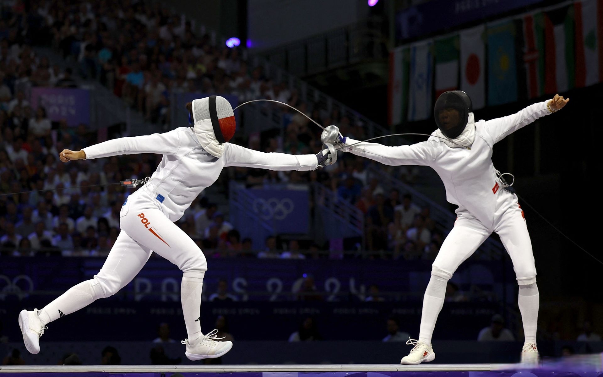 卢森堡运动员在击剑比赛中实力夺冠，表现抢眼